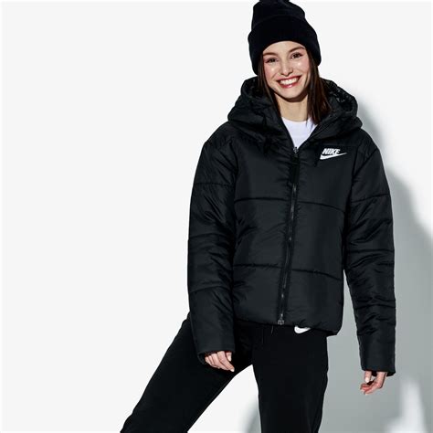 nike winterjacke schwarz damen|Schwarze Nike Winterjacken für Damen jetzt online kaufen.